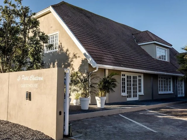 Le Petit Chateau Guest House