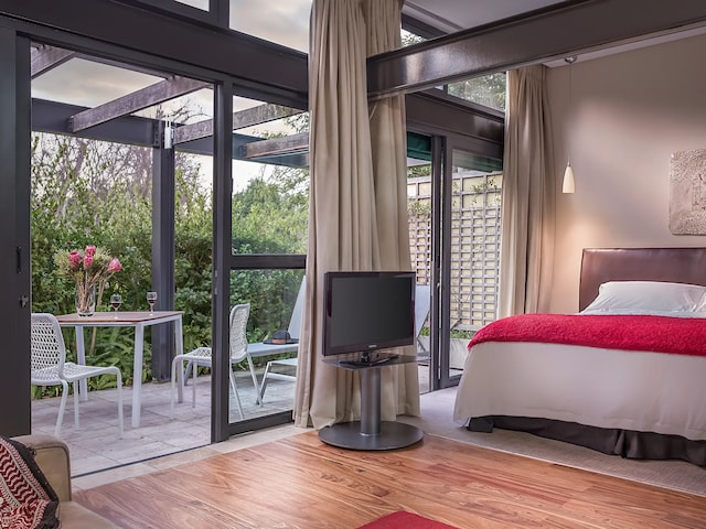 Vineyard Hotel