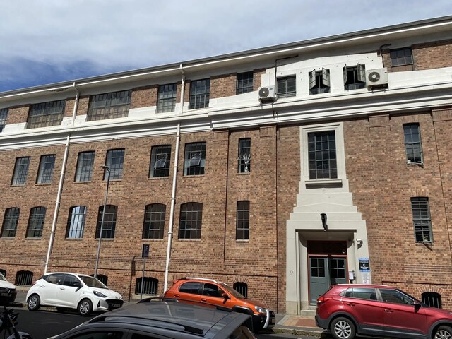 Spacious Artistic Capetown Loft In Upscale Central Dewaterkant No Black Outs!