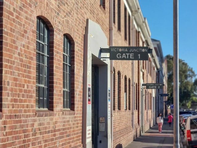 Spacious Apartment With Rooftop Pool Walk To Vibrant And Trendy V&a Waterfront.