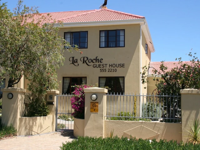 La Roche Guest House