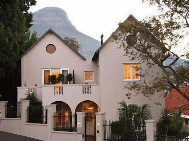 Four Rosmead Boutique Guesthouse
